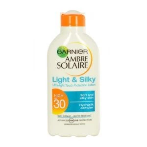 Garnier Ambre Solaire Light & Silky Latte Solare Protettivo SPF 30 - 200 Ml 3 Garnier Ambre Solaire Light & Silky Latte Solare Protettivo SPF 30 - 200 Ml